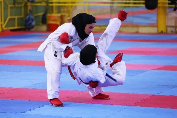 مسابقات لیگ در تهران برگزار می‌شود/ سقف قرارداد بانوان کاراته ناچیز است