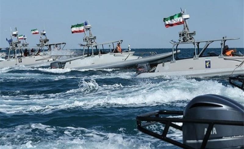 حدادی نوشت: دفاع از جزایر ایرانی با تسلیحات و سربازان ایرانی