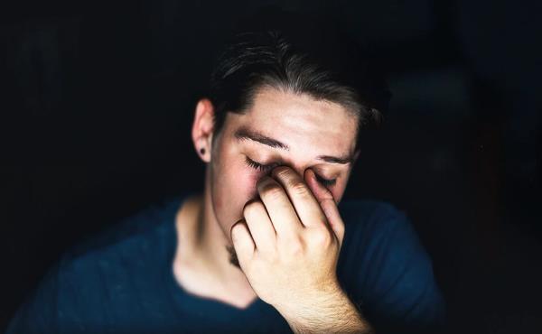 دانستنی‌های علمی؛ نور آبی به چشم انسان آسیب می‌زند؟