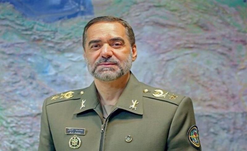 نماینده وزیر دفاع از خلبانان جنگنده «F-۱۴» عیادت کرد