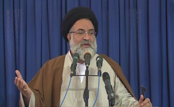 نماز آسیب‌های اجتماعی و منکرات را از انسان دور می‌کند