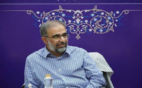 حوزه و دانشگاه با همفکری یکدیگر حل مسائل را به میدان بیاورند