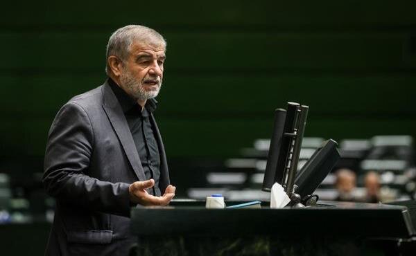 جوکار: چرا مردم باید برای ابتدایی‌ترین حقوق در صف‌های طولانی بایستند؟