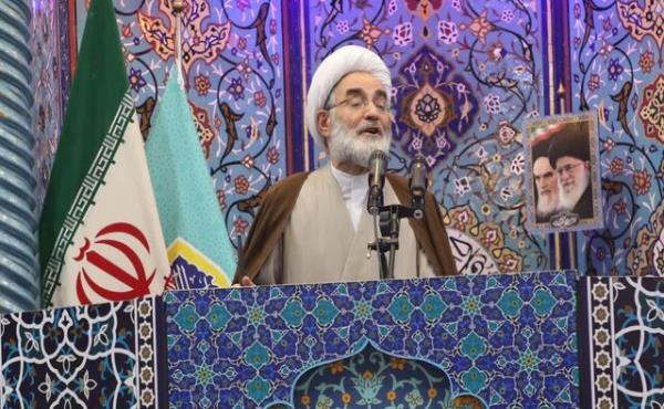 امام جمعه رشت: مسائل اقتصادی باید در داخل کشور حل شود