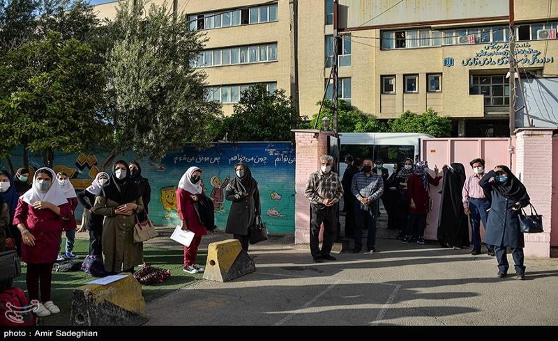 تحویل‌ندادن پرونده تحصیلی به مادران در برخی مدارس تهران