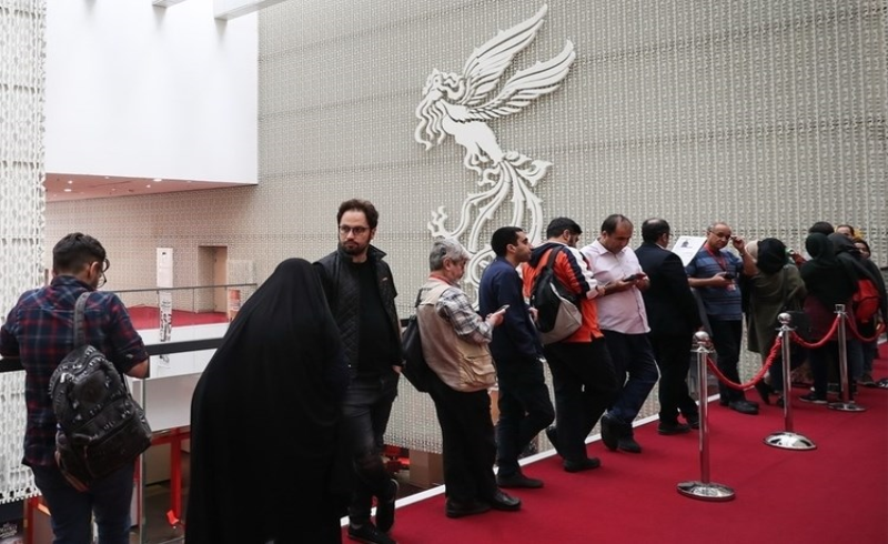 تجربه متفاوت تماشای فیلم در سینماهای مردمی جشنواره فیلم فجر/  کرونا هم عطش فیلم‌بازها را کاهش نداد