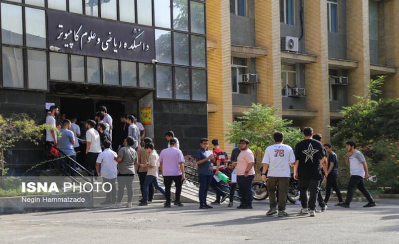 پذیرش بدون آزمون بیش‌از ۱۰ هزار دانشجوی نخبه/ ۲۰ درصد دانشجویان برتر کشور حقوق ماهیانه می‌گیرند